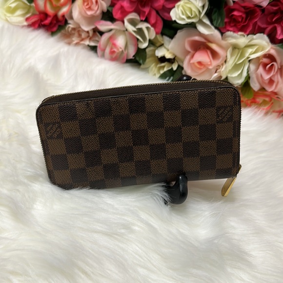 Louis Vuitton Damien Zippy Wallet - Picture 2 of 9